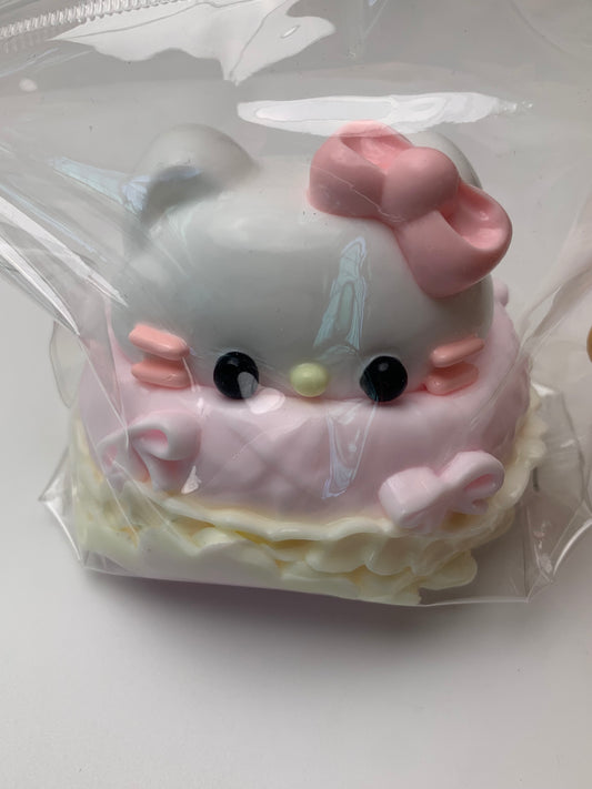 Hello kitty cupcake